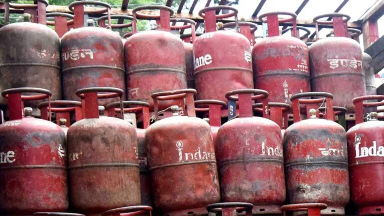 LPG Price Today: कितनी है आज 14.2 किलो और 19 किलों वाले गैस सिलेंडर के दाम? चेक करें आज का ताजा रेट