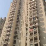 पहले मां पर चाकू से हमला किया, फिर 5वीं मंजिल से लगा दी छलांग... ग्रेटर नोएडा में रूह कंपा देने वाली घटना, क्या है पूरा मामला?