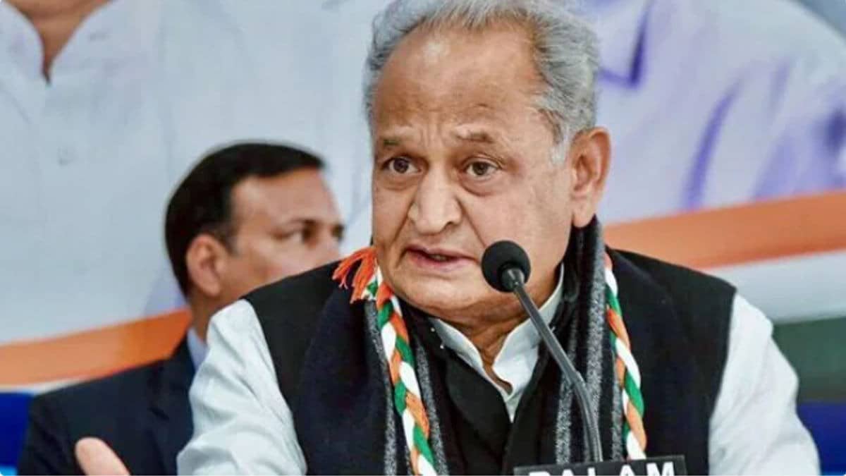 'इंदिरा गांधी होतीं तो BJP पर बैन लगा देतीे, शहीद हो गईं लेकिन खालिस्तान नहीं...', INDI की वकालत करते-करते अशोक गहलोत ने साधा निशाना