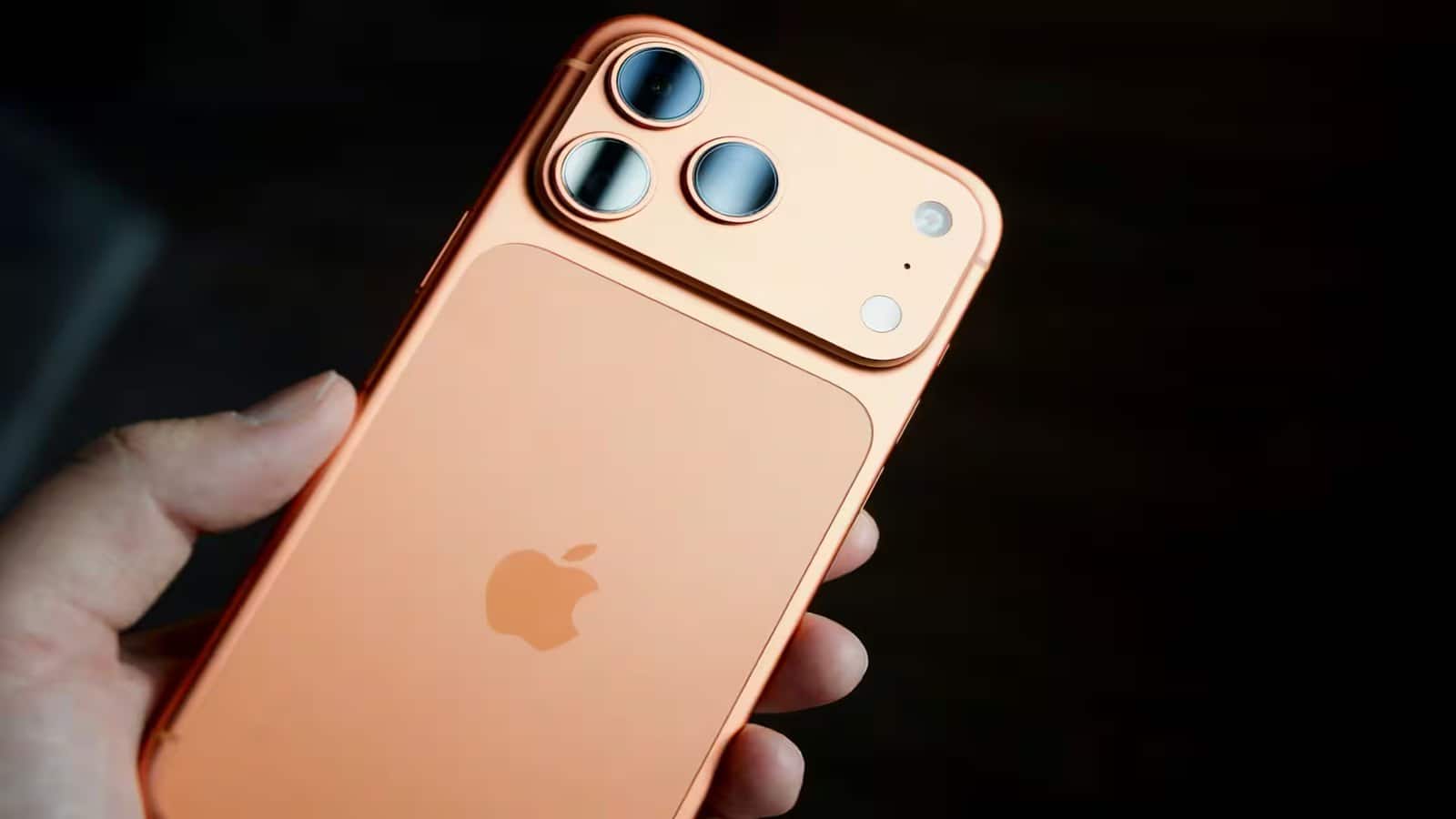 Tata की iPhone फैक्ट्री बंद तो नहीं हो जाएगी! जमीन का पानी दूषित होने का मामला, प्रदूषण बोर्ड के तेवर कड़े