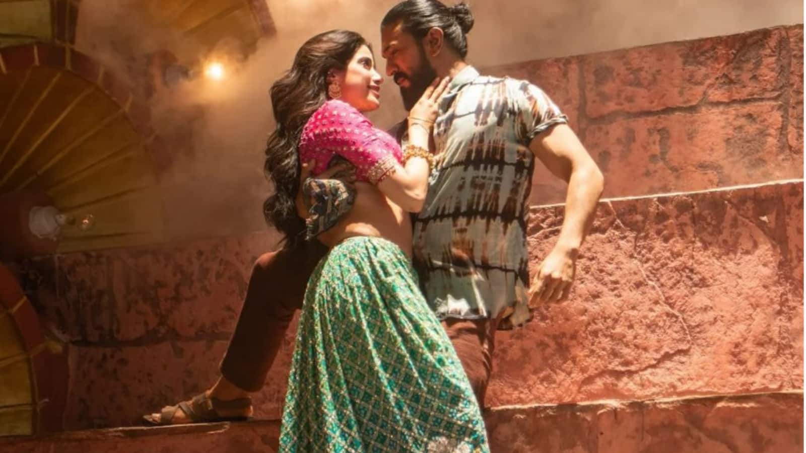 Janhvi Kapoor: जाह्नवी कपूर भी 'पेड्डी' में 'अचियम्मा' के साथ हुई बेअदबी से हैं न खुश? वायरल पोस्ट पर उनके लाइक से उठे सवाल