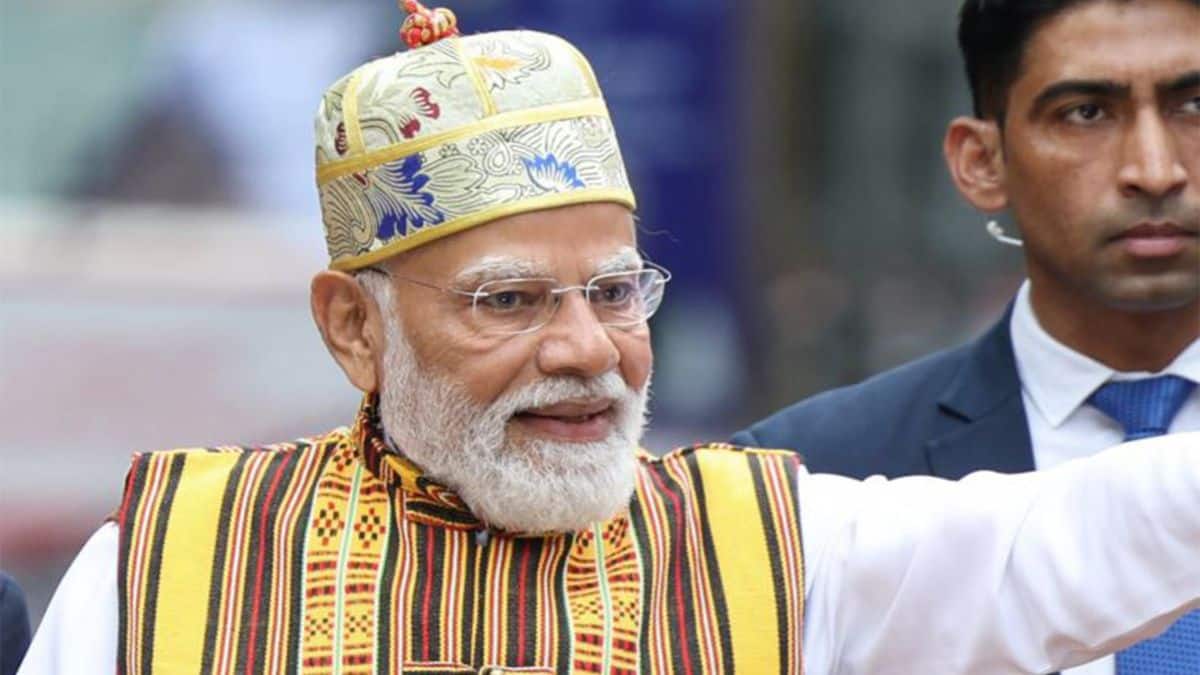 पंडित नेहरू थे जिनके उस्ताद उन करण सिंह ने PM मोदी के रिकॉर्ड ब्रेकिंग लीडरशिप के बारे में क्या लिखा?