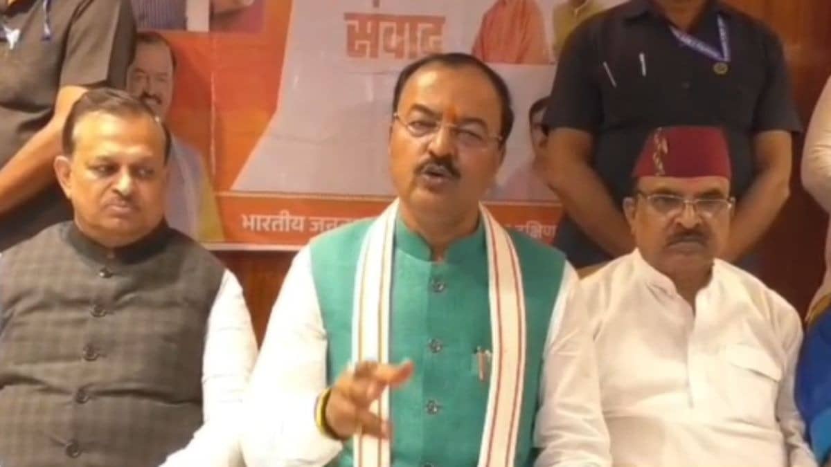 ‘2027 में सैफई तक सिमट जाएगा सपा का प्रभाव’, डिप्टी सीएम केशव प्रसाद मौर्य के दावों से चढ़ा सियासी पारा, कहा- 25-26 सांसद टूटने को तैयार
