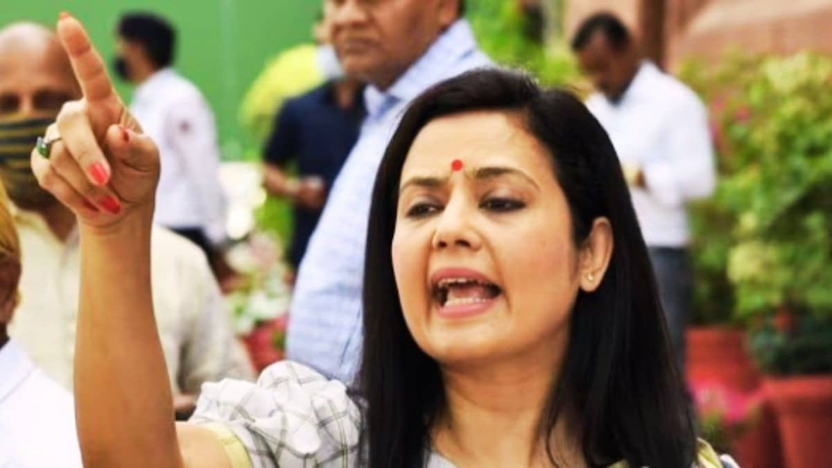'आपने बीमारी का ढोंग किया ताकि दिल्ली जाकर गद्दारी कर सकें', TMC में पड़ी फूट के बाद किस पर भड़क उठीं महुआ मोइत्रा