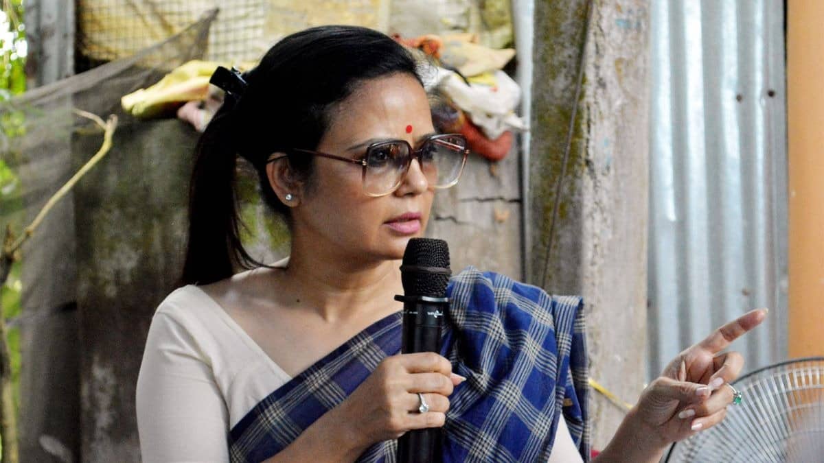 ममता चुप लेकिन बागी सांसदों पर भड़कीं महुआ मोइत्रा, कहा- मतलबी गद्दार प्लीज BJP में शामिल हो जाएं, अपनी सीट से इस्तीफा दें और भाजपा...