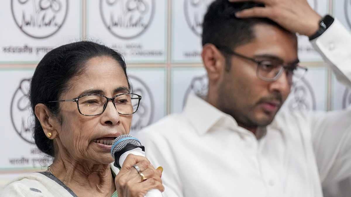 ममता को 'बेबस' कर देगा ये झटका! पार्टी में बड़ी फूट के संकेत, 20 और सांसद दिल्ली में होंगे इकट्ठा, क्या एक नया गुट बनाने की हो रही तैयारी?