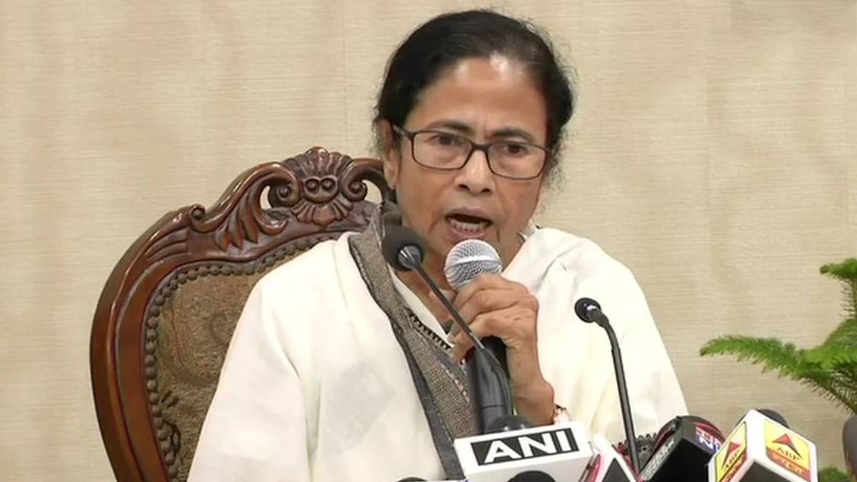 TMC को बचाने के लिए ममता बनर्जी लगा रही एड़ी-चोटी का जोड़; आवास पर बुलाई विधायकों की बैठक; बागियों को भी मिलाया फोन