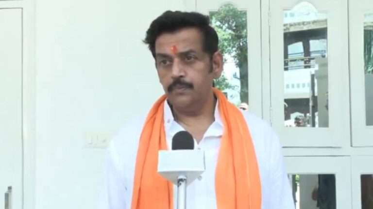 अखिलेश यादव की बेटी पर अभद्र टिप्पणी मामले में गरजे CM योगी, तो रवि किशन बोले- राजनीतिक विचारधाराएं अलग-अलग...