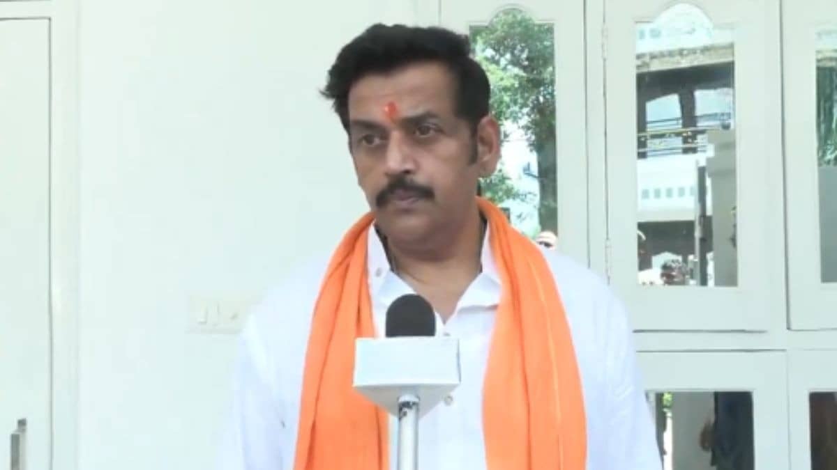 अखिलेश यादव की बेटी पर अभद्र टिप्पणी मामले में गरजे CM योगी, तो रवि किशन बोले- राजनीतिक विचारधाराएं अलग-अलग...