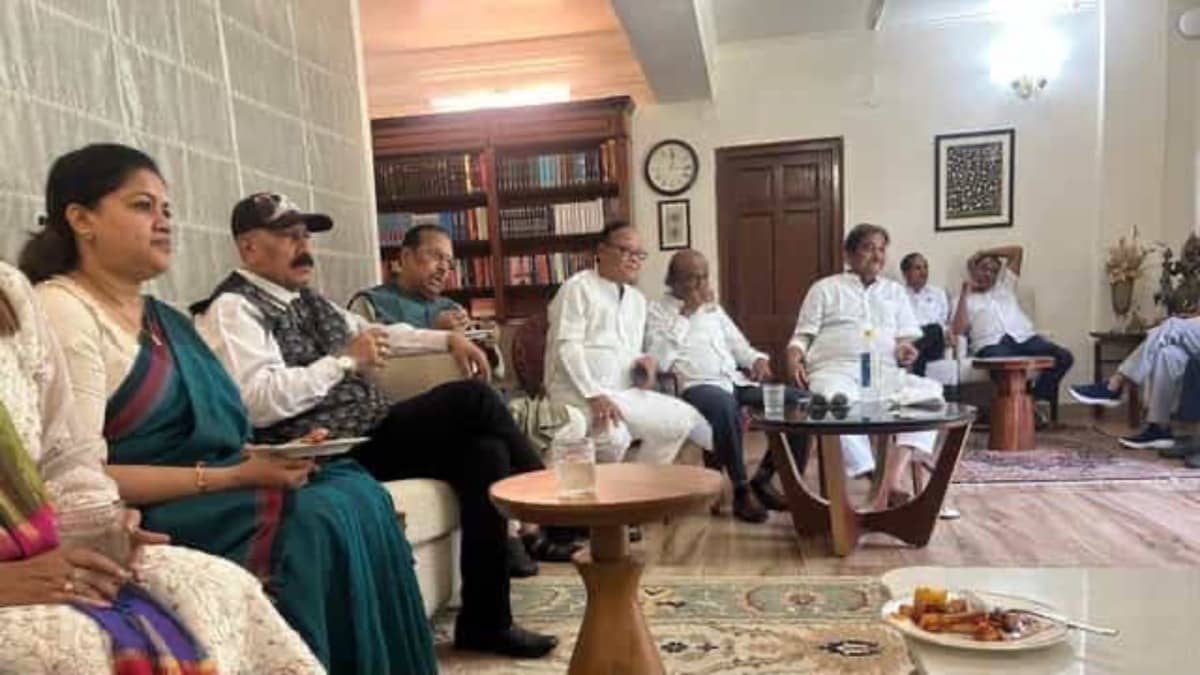 ममता की बढ़ी टेंशन, INDI गठबंधन की बैठक में हुईं शामिल तो बागी सांसदों ने CM सुवेंदु-भूपेंद्र यादव से की सीक्रेट मीटिंग; क्या पका रहे खिचड़ी?