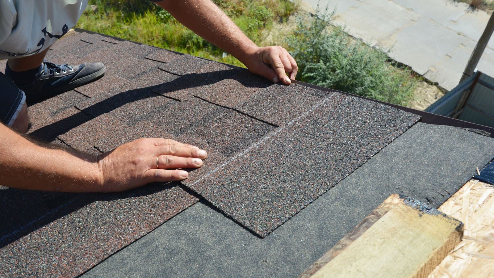 Roof cooling hacks: सिर्फ 1000 रुपये के अंदर छत को बनाएं हीट-प्रूफ, गर्मियों में मिलेगा सुकून