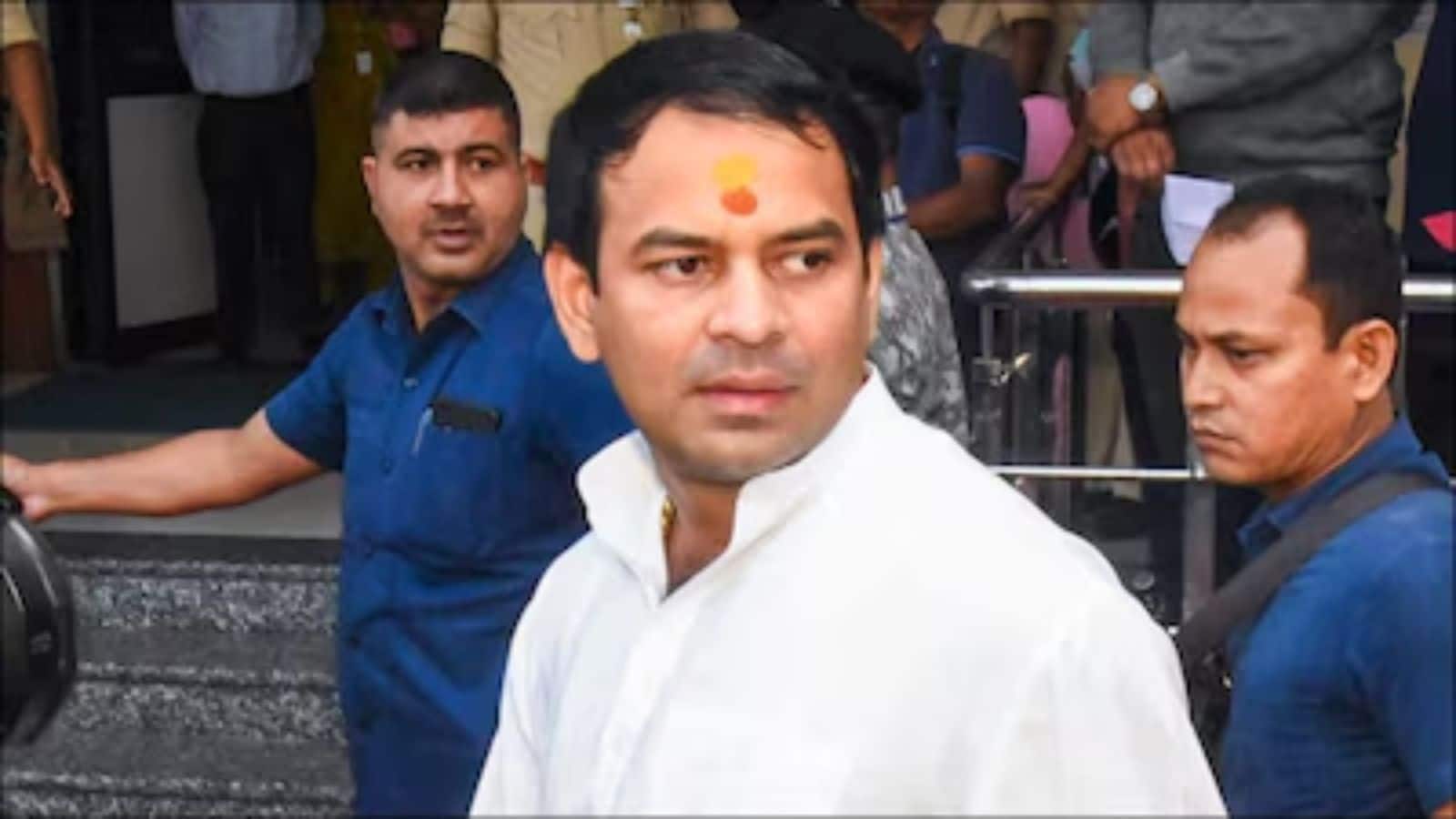 तेज प्रताप ने आकाश यादव और अनुष्का यादव पर दर्ज कराई FIR, लगाए ये  बेहद गंभीर आरोप