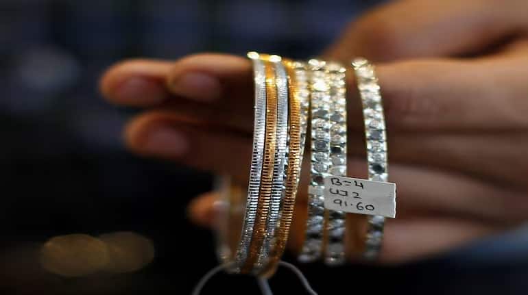 Titan Share Price: ब्रोकरेज की बुलिश रिपोर्ट, चढ़ा शेयर, 24% का और लगा सकता है उछाल