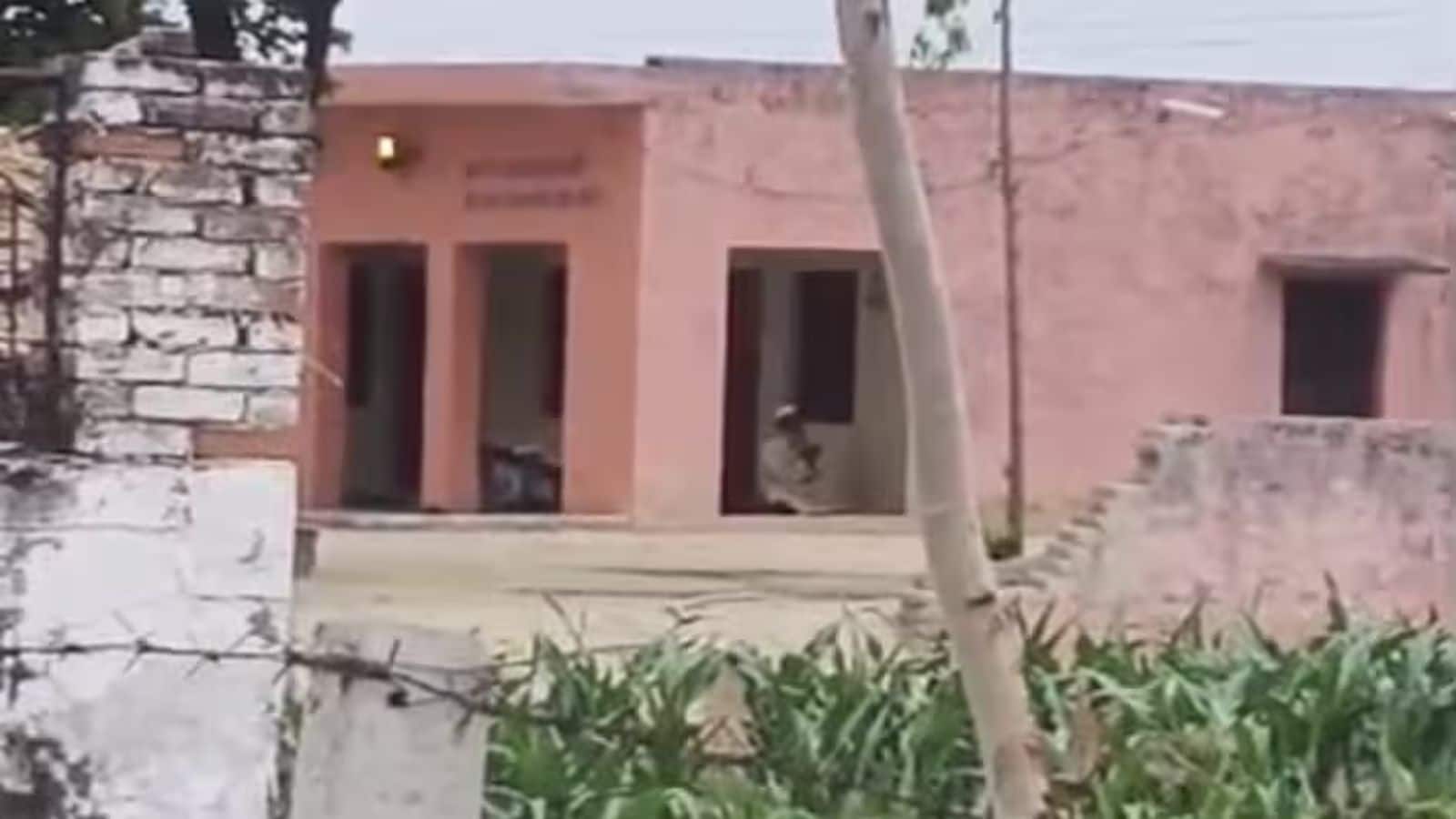 UP News: यूपी के बुलंदशहर में हनुमान मंदिर में नमाज पढ़ने पर बवाल, वीडियो वायरल होने के बाद FIR दर्ज