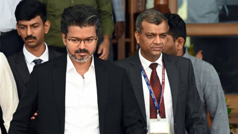 तमिलनाडु में AIADMK को बड़ा झटका, पूर्व मंत्री सहित 300 से अधिक नेता CM विजय की पार्टी TVK में शामिल