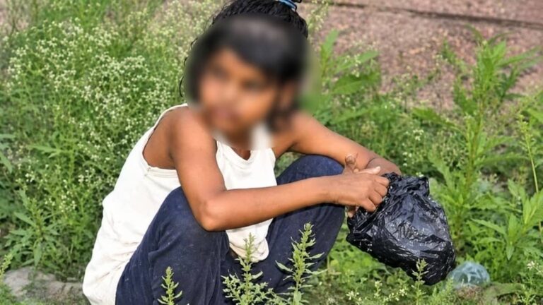 हाथ और पैर की मदद से चलती थी, बिना कपड़े रहना चाहती... कौन थी यूपी की 'मोगली गर्ल'? जिसका 18 साल की उम्र में हो गया निधन