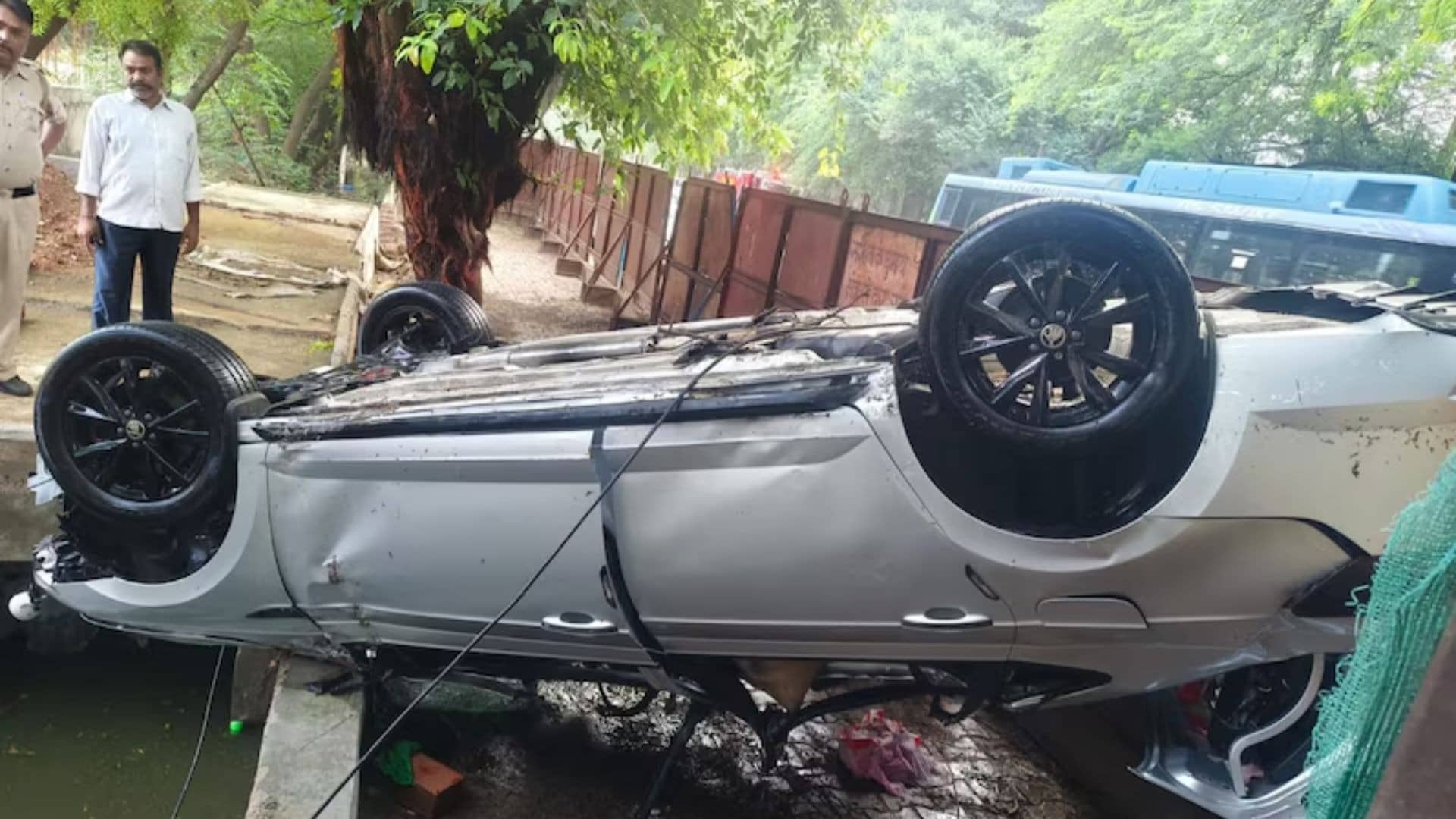 दिल्‍ली में दर्दनाक हादसा, गर्लफ्रेंड के साथ लौट रहा था आर्मी ऑफिसर का 20 साल का बेटा, नाले में कार गिरने से मौत; अमेरिका में कर रहा था पढ़ाई
