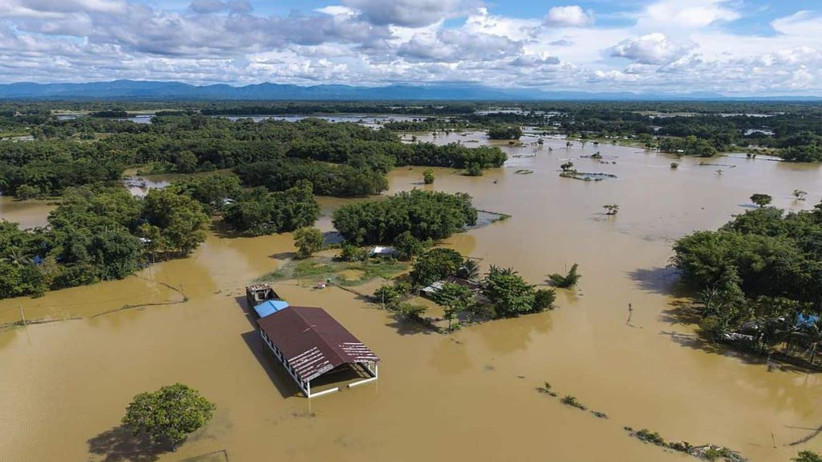 Assam Flood Update: असम में बाढ़ से भारी तबाही! मौतों का आंकड़ा 75 पहुंचा, 3.32 लाख लोग प्रभावित, मुआवजे का ऐलान