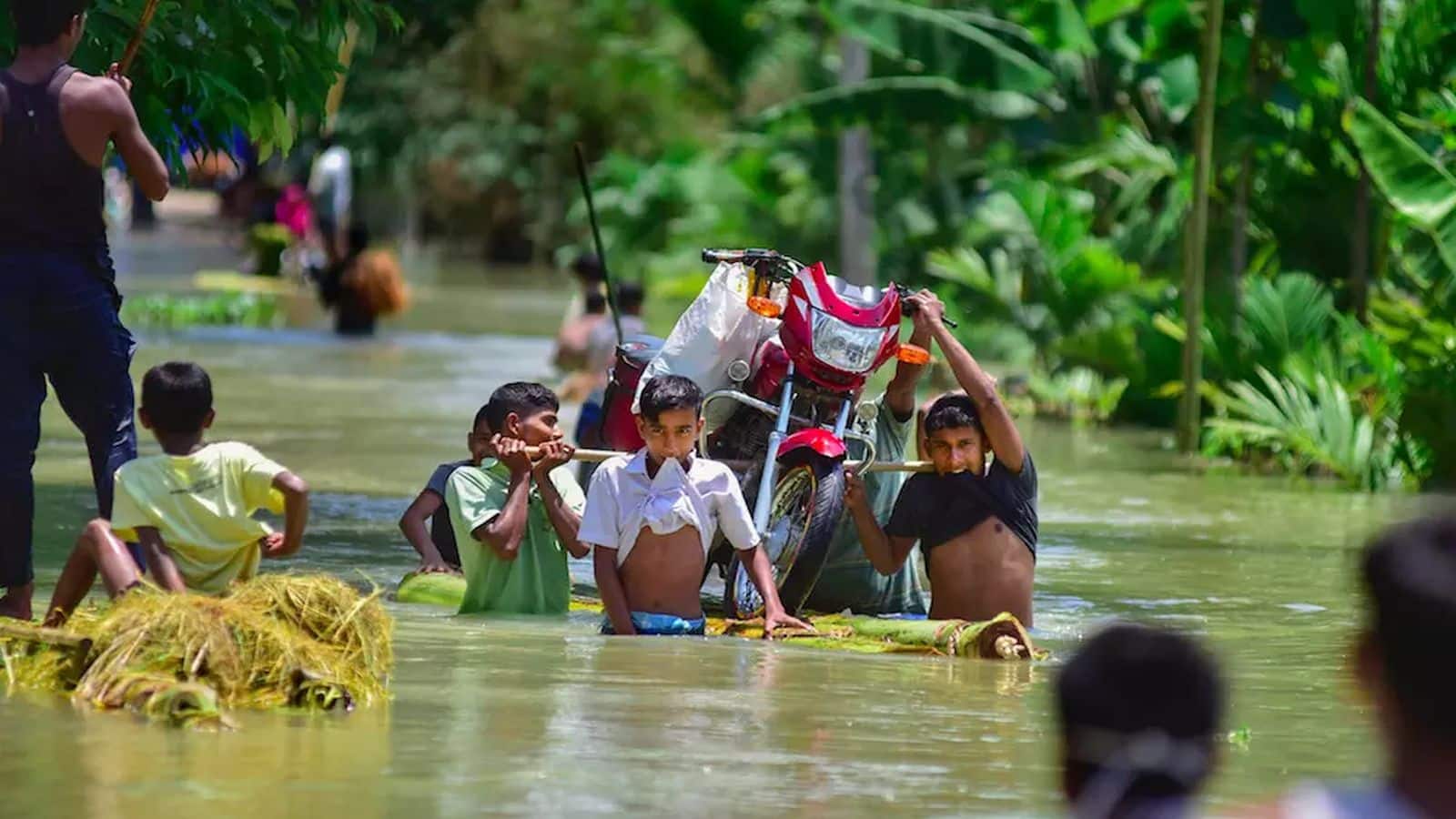 Assam Flood: असम में बाढ़ के हालात गंभीर! 5.65 लाख लोग प्रभावित, अब तक 31 लोगों की मौत