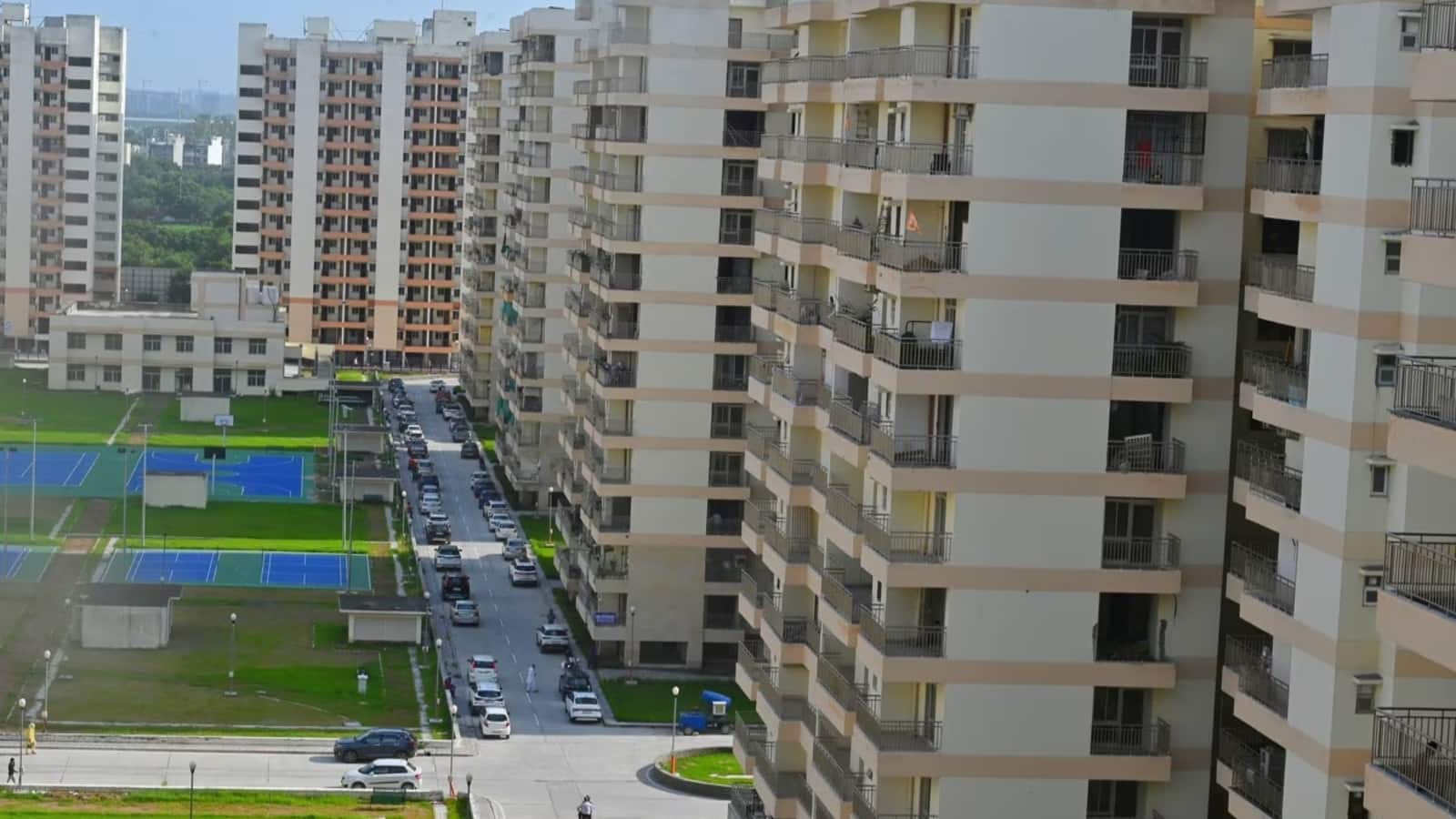 Housing Scheme:  दिल्ली के पास अपना घर होने का सपना होगा सच! सिर्फ 2 लाख रुपये में मिल रहा है शानदार फ्लैट