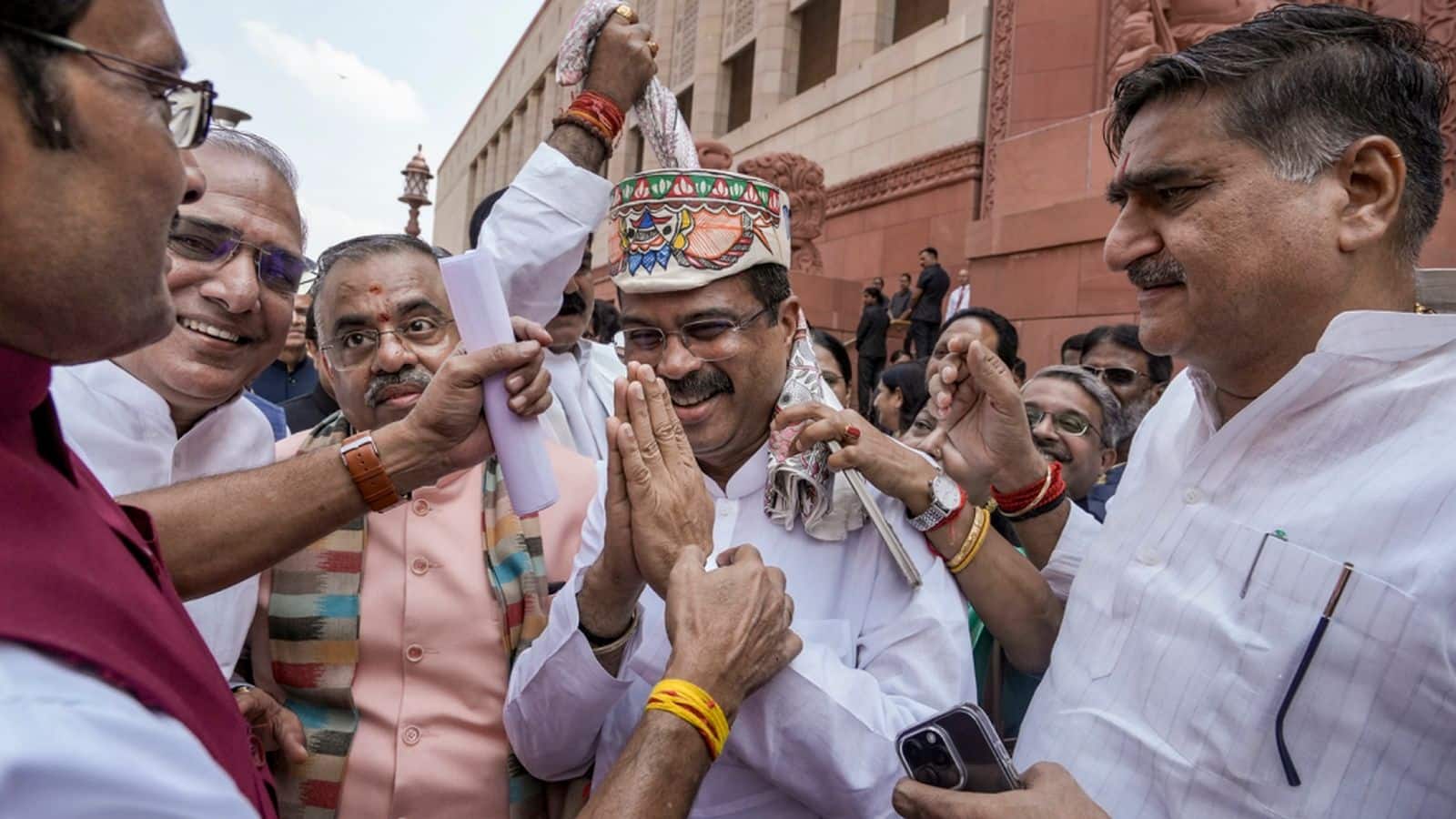 धर्मेंद्र प्रधान को बचाने की हुई थी आखिरी कोशिश! शिक्षा मंत्रालय बदलने का ऑफर ठुकराया, इस्तीफे पर अड़ा रहा CJP