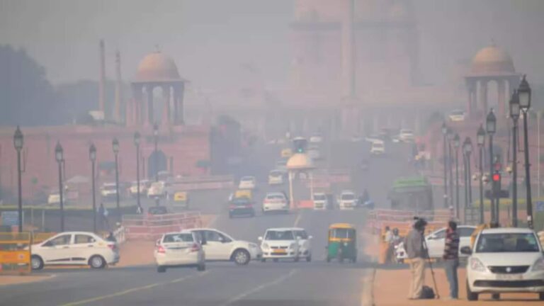 Delhi Weather Today: बारिश रुकने से तापमान पहुंचा 40°C के करीब, पिछले 85 दिनों में AQI सबसे 'खराब' श्रेणी में