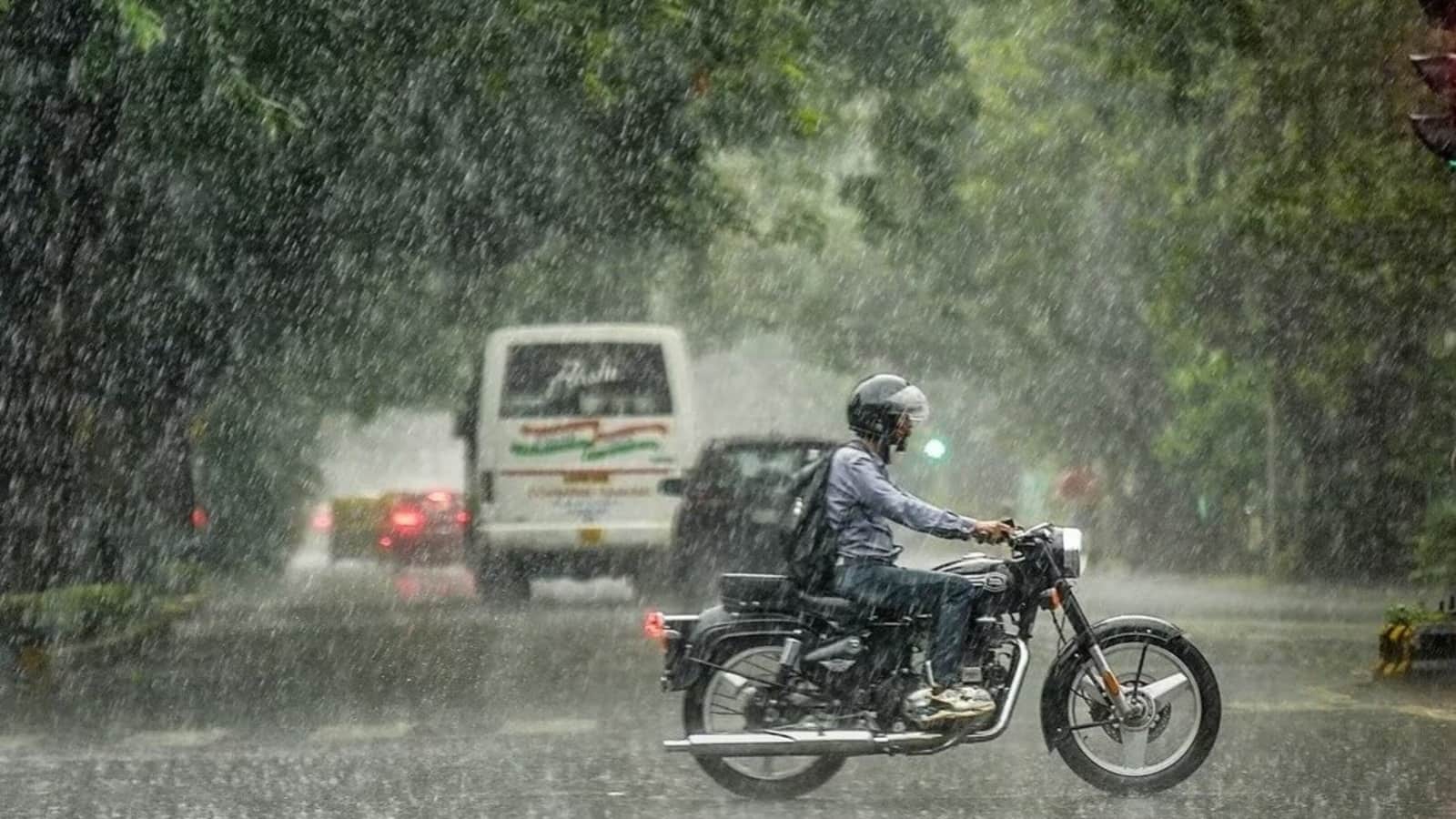 5 चक्रवाती सिस्टम एक्टिव होने से अगले 7 दिन भारी! IMD ने यूपी-बिहार, उत्तराखंड समेत इन राज्यों में मूसलाधार बारिश का अलर्ट दिया