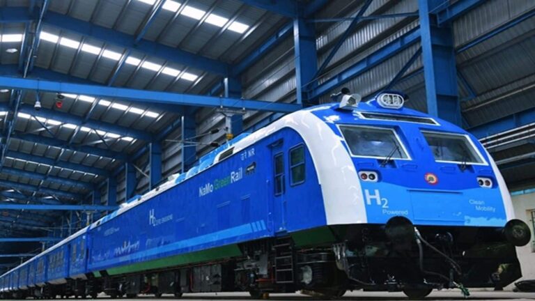 India First Hydrogen Train: जींद-सोनीपत के बीच चलने जा रही पहली हाइड्रोजन ट्रेन, इलेक्ट्रिक और डीजल ट्रेन से इसमें क्या फर्क?