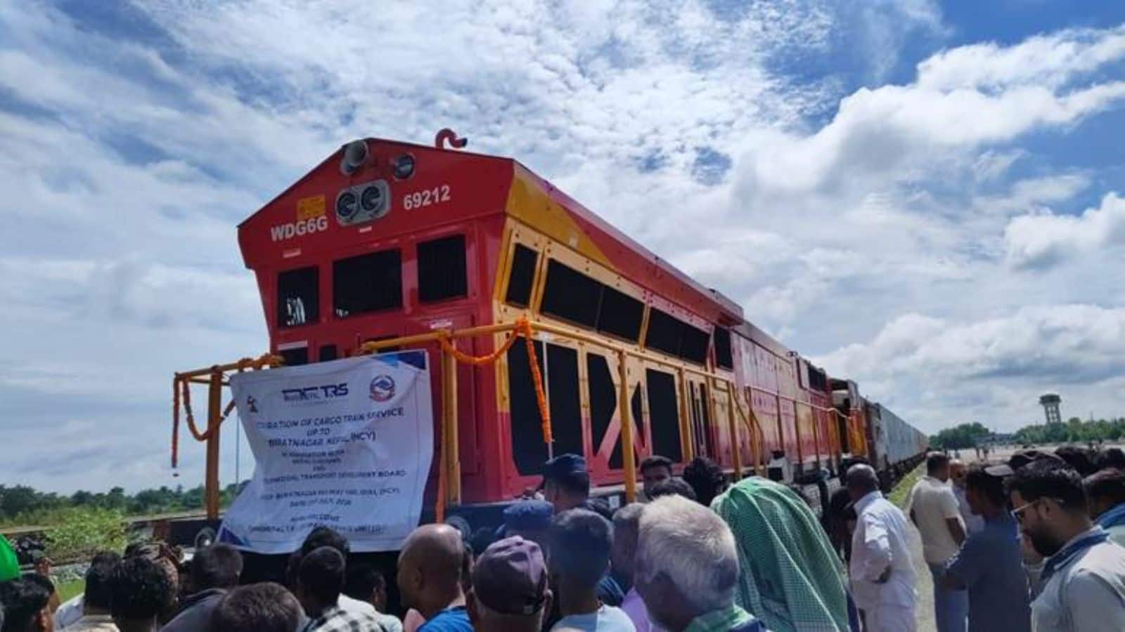 कोलकाता पोर्ट से डायरेक्ट बिराटनगर! भारत से पहली बार नेपाल पहुंची 40 वैगन की कंटेनर मालगाड़ी, जानिए इसमें क्या है खास