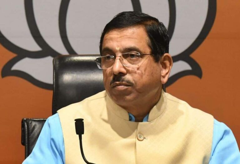 कितने पढ़े-लिखे हैं देश के नए शिक्षा मंत्री प्रह्लाद जोशी? जानिए उनकी पढ़ाई और पूरा राजनीतिक सफर
