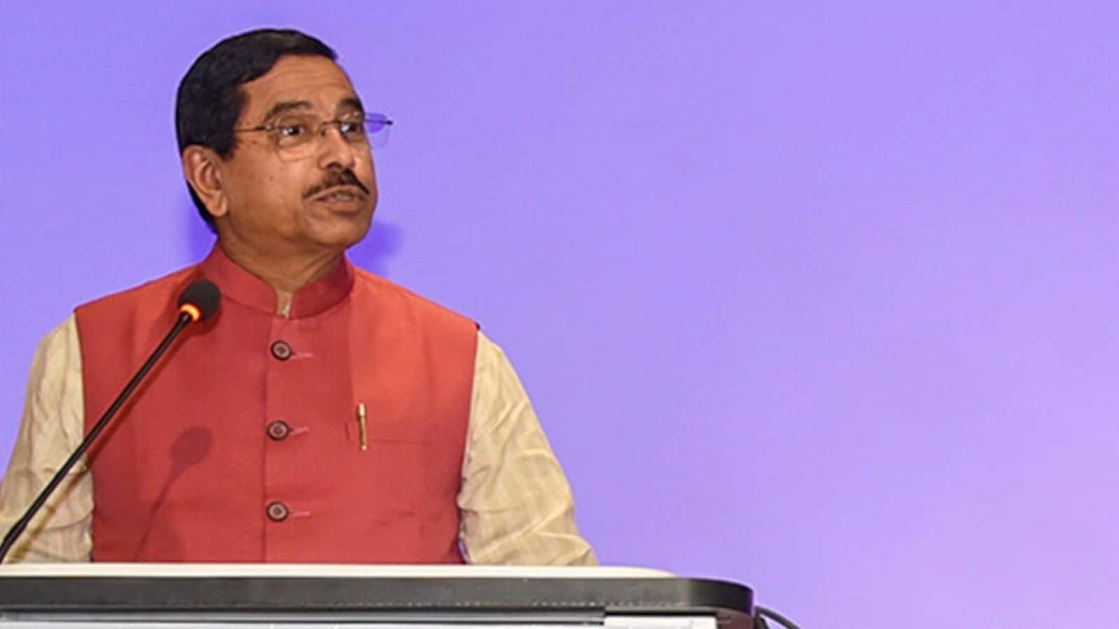 Dharmendra Pradhan: प्रह्लाद जोशी को शिक्षा मंत्रालय की कमान, धर्मेंद्र प्रधान का इस्तीफा मंजूर