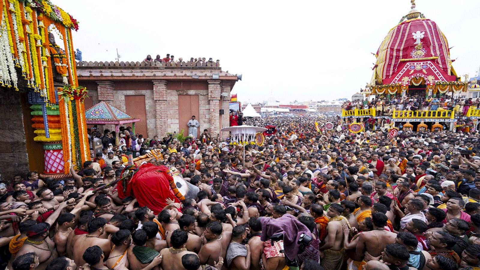 Puri Rath Yatra 2026 Stampede: पुरी रथ यात्रा में बार-बार क्यों बनते हैं भगदड़ जैसे हालात? 1 श्रद्धालु की मौत, 100 से ज्यादा घायल, देखें- तस्वीरें
