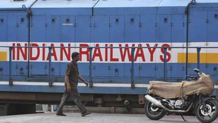 Railway Job Alert: रेलवे में 4000 से ज्यादा सरकारी नौकरियों का रास्ता साफ, जानिए किस कैटेगरी में सबसे ज्यादा वैकेंसी, क्या है टाइमलाइन?