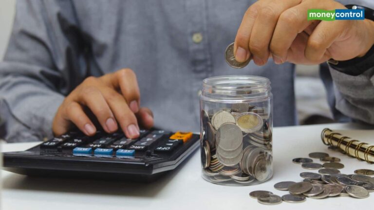 Retirement Planning: मंथली ₹5,000 SIP और ₹12,500 PPF से कैसे बन सकता है ₹2 करोड़ का फंड?