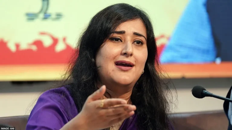 'सरकार चर्चा को तैयार, विपक्ष का काम सिर्फ उपद्रव फैलाना', CJP प्रदर्शन और NEET पर BJP का हमला, बांसुरी स्वराज ने PC में हर सवाल के दिए जवाब