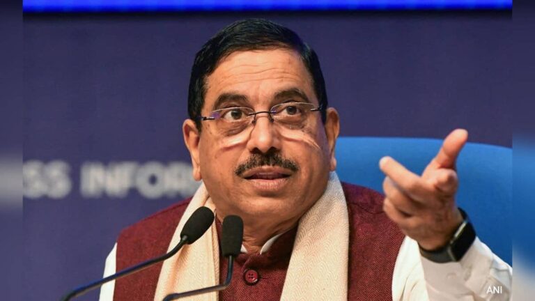PM ने जिम्मेदारी दी है, ईमानदारी से काम करूंगा... शिक्षा मंत्री का जिम्‍मा मिलने के बाद प्रह्लाद जोशी की पहली प्रतिक्रिया, जानिए और क्या बोले?