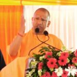 100 के मुकाबले सिर्फ 1: दो महीने में CM योगी आदित्यनाथ ने नाप डाली 18 मंडलों की 100 विधानसभा सीटें