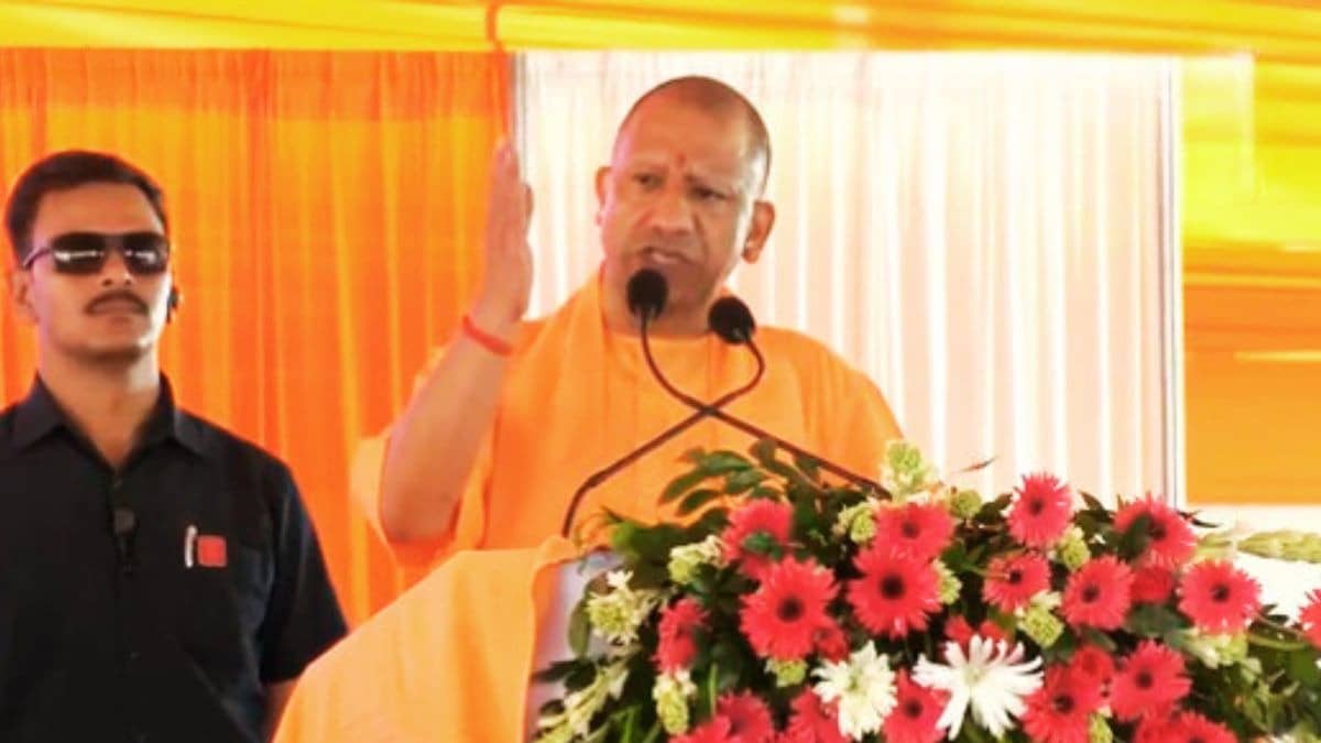 100 के मुकाबले सिर्फ 1: दो महीने में CM योगी आदित्यनाथ ने नाप डाली 18 मंडलों की 100 विधानसभा सीटें