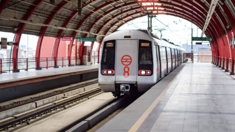 Delhi Metro Update: संसद का मॉनसून सत्र शुरू होते ही राजधानी दिल्ली में हो रहे बवाल को लेकर DMRC अलर्ट, ITO से राजीव चौक तक 16 मेट्रो स्टेशन बंद