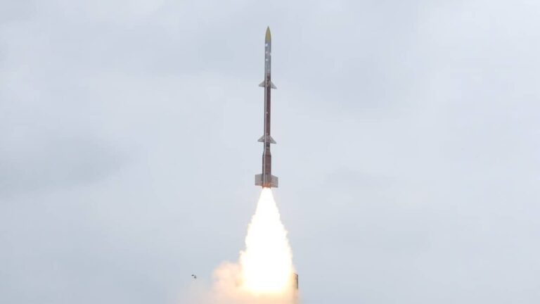 Kusha Missile: DRDO ने कुशा मिसाइल का किया सफल परीक्षण, दुश्मनों के हमले को हवा में कर देगी नाकाम, चीन-पाकिस्तान सीमा पर बनेगी मजबूत सुरक्षा कवच