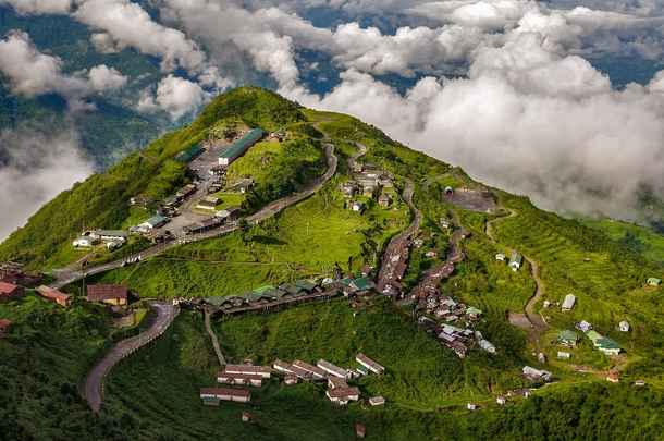 बिना कदम थकाए जन्नत का करें दीदार, जहां हिमालय पर गाड़ी से पहुंच सकते हैं आप!