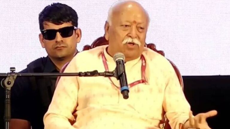 'Gen-Z को जो सच्चा लगता है उससे जुड़ जाते हैं', RSS प्रमुख मोहन भागवत का बयान, LGBTQ+ समुदाय को लेकर बोले- वो भी इंसान, उन्हें जीने का...