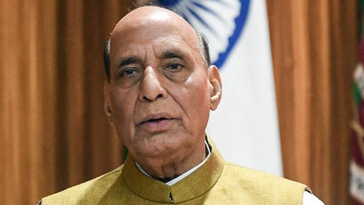 'छात्रों को राजनीतिक मकसद के लिए इस्तेमाल कर रहे कुछ लोग, विपक्ष गंभीर है तो...', रक्षा मंत्री राजनाथ सिंह का हमला