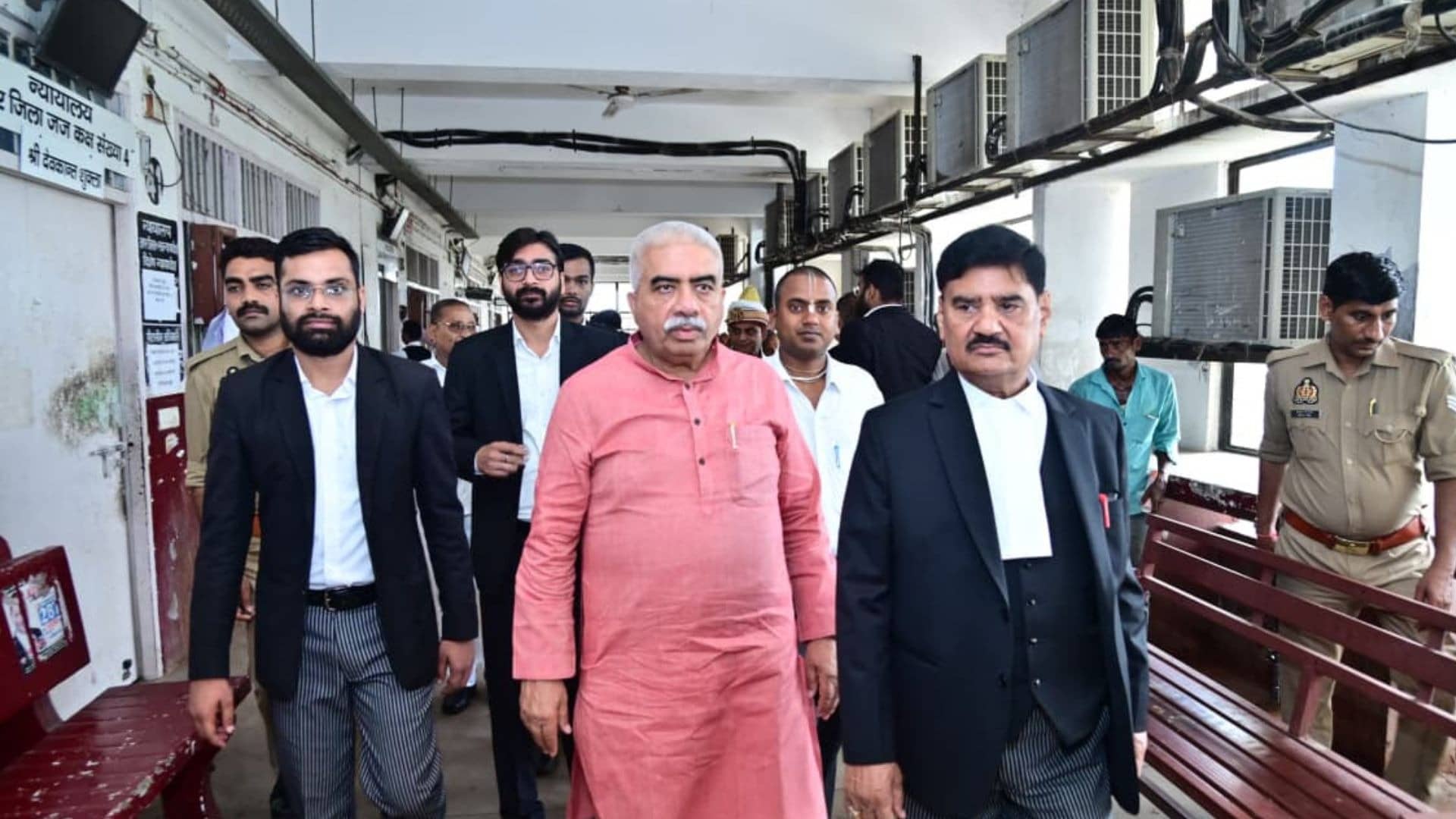 आर्म्स एक्ट के मुकदमे में 35 साल बाद कैबिनेट मंत्री राकेश सचान बरी, MP/MLA सेशन कोर्ट ने निचली अदालत का फैसला पलटा
