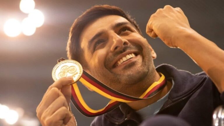 Kartik Aaryan: 'चंदू चैंपियन' के लिए कार्तिक आर्यन ने जीता पहला नेशनल अवॉर्ड,  खुशी से उछले एक्टर में परेंट्स को लगाया गले