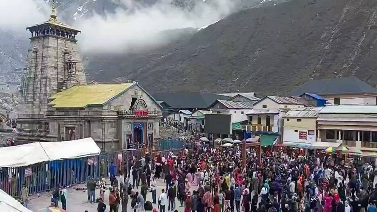 Kedarnath Yatra: श्रद्धालुओं की बढ़ी मुश्किलें, भारी बारिश के बीच गौरीकुंड के पास भीषण लैंडस्लाइड; रोकी गई केदारनाथ यात्रा