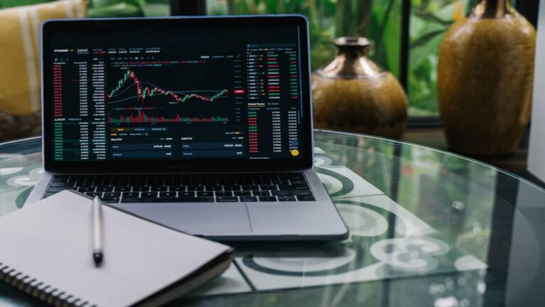 Stocks to Watch: Kusumgar की लिस्टिंग; EaseMyTrip, Biocon और Delhivery समेत इन स्टॉक्स पर फोकस