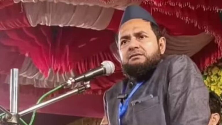 'श्रीकृष्ण जी भी पांचों वक्त के नमाज पढ़ा करते थे...', मौलाना जरजिश ने भगवान को बताया नमाजी तो मचा बवाल, भड़के साधु-संत बोले- तुरंत भेजो पाकिस्तान