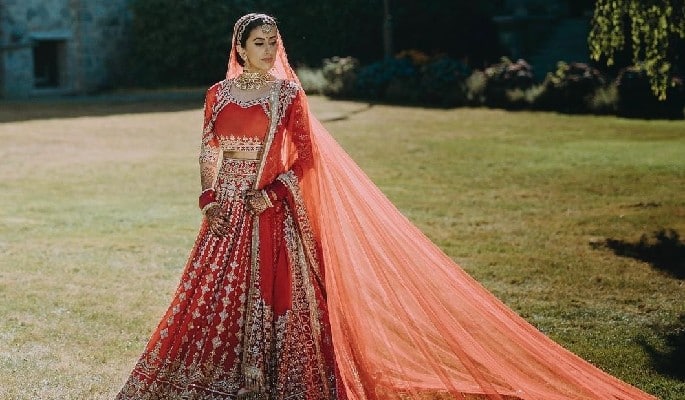 मानसून वेडिंग में इन 7 स्मार्ट एक्सेसरीज के बिना अधूरी है हर दुल्हन की तैयारी!
