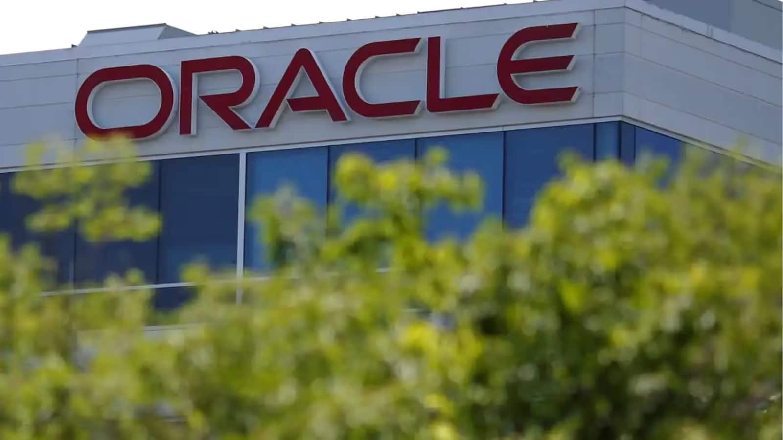 मुनाफा डबल तो Oracle Financial के शेयर चढ़े 5% ऊपर, फिर एक वजह पर इंट्रा-डे हाई से आई 12% की भारी गिरावट